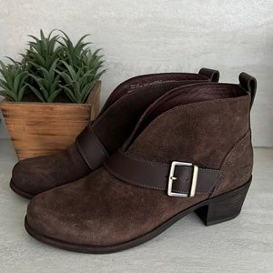 UGG Wright Belted Suede Chestnut Ankle Boot 5 1/2